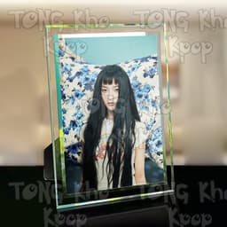 Khung Ảnh Kính ILLIT Nhiều Mẫu Idol Kpop Kèm Ảnh Thần Tượng Trang Trí Để Bàn Quà Tặng Fan 4