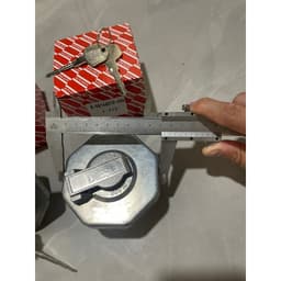 nắp bình dầu ISUZU 5 tấn NQR,NPR,NMR và isuzu FRR 3