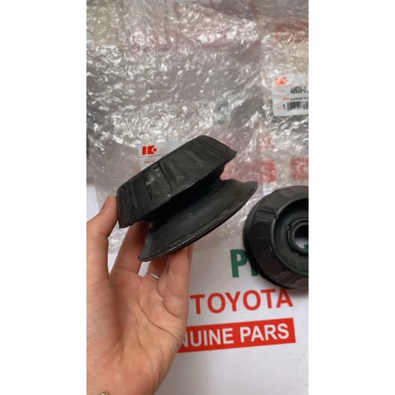 48609-0D050IKO Bát bèo giảm sóc trước,phuộc trước Toyota,Yaris,Vios 2007-2013 hàng Japan cao cấp