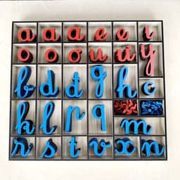 Giáo cụ chuẩn Montessori viết thường giúp bé học Tiếng Việt 2