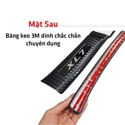 Ốp chống trầy cốp xe Mitsubishi XL7 2019-2022 thép không gỉ vân Cacbon bảo vệ xe 4