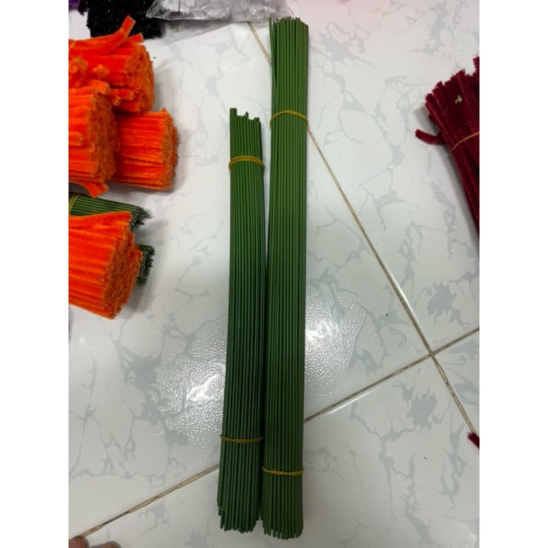 que nhựa làm hoa 30cm 40cm