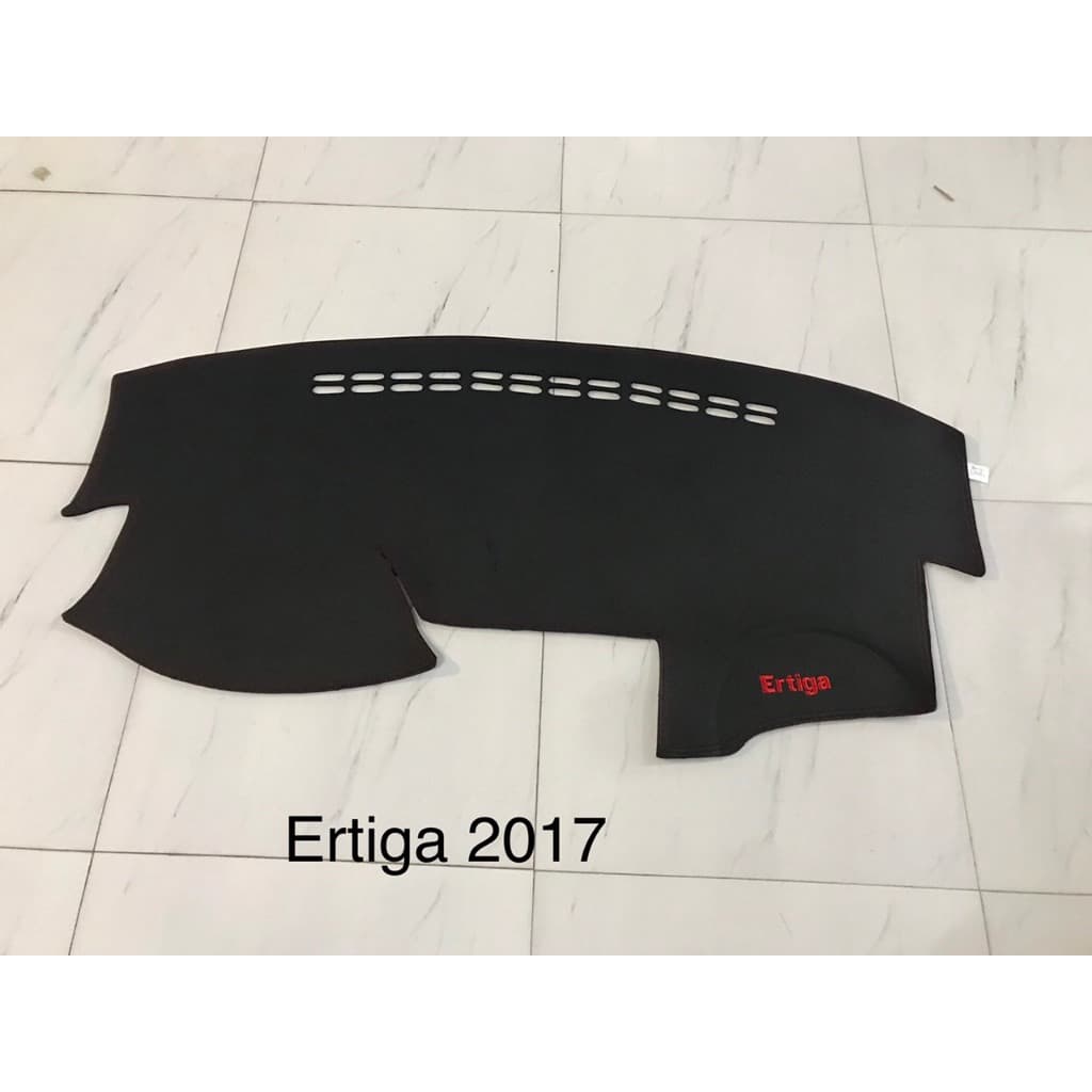 Thảm trải taplo SUZUKI ERTIGA 2012-2018  chống nóng, bảo vệ mặt taplo xe