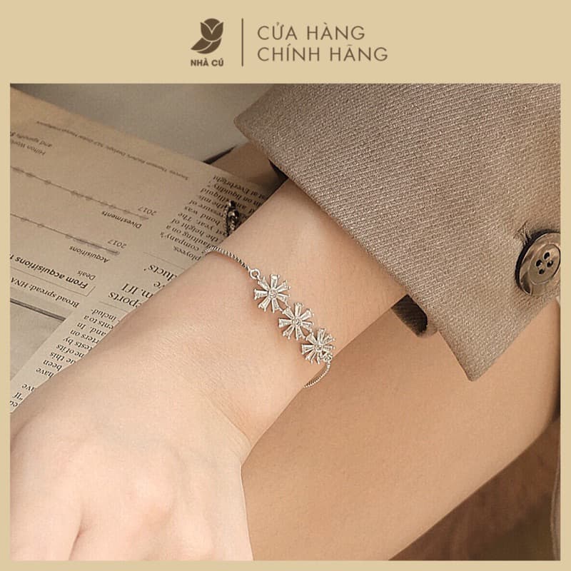 Vòng Tay NHÀ CÚ Phụ Kiện 3 Hoa Đính Đá Màu Bạc Cá Tính 3215