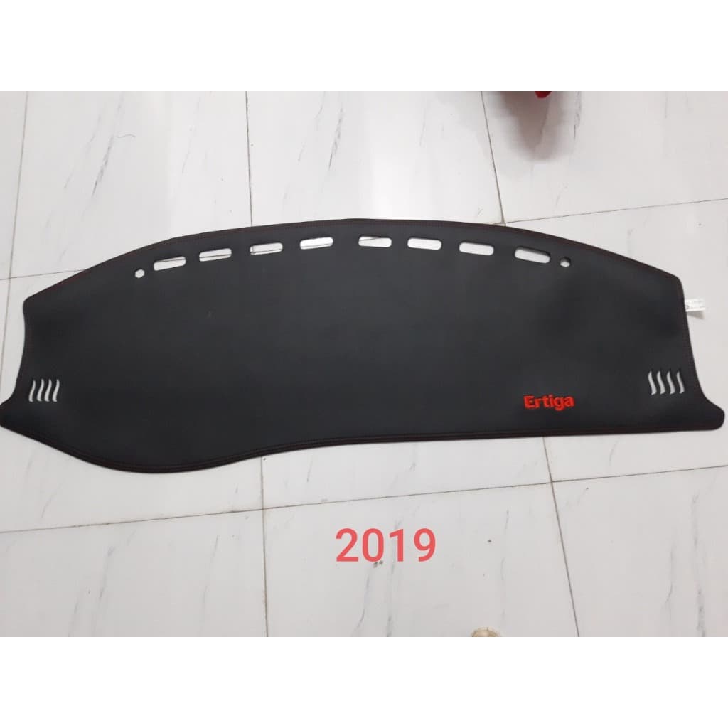 Thảm trải taplo SUZUKI ERTIGA 2019-2025 chống nóng, bảo vệ mặt taplo xe