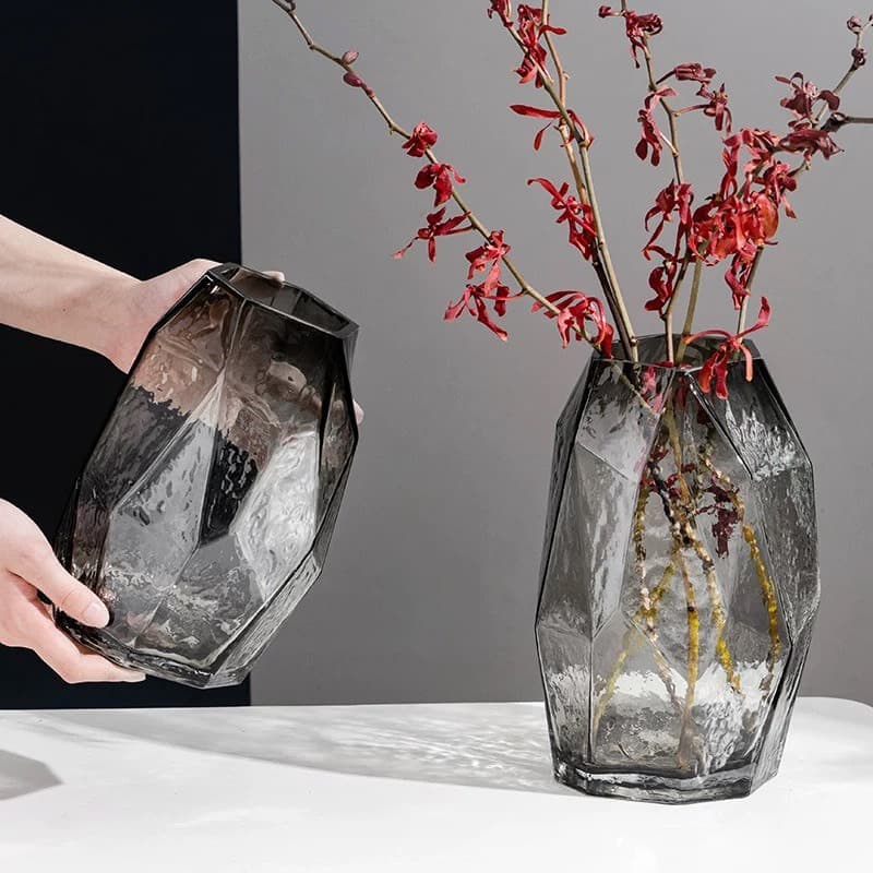 Bình hoa thuỷ tinh hình đa giác màu xám khói hiện đại - HDBTT0001