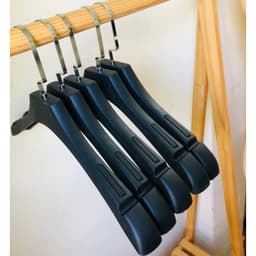 10 Chiếc Móc Áo Nhựa Đen Nhập Khẩu Vai Dài 40cm 1