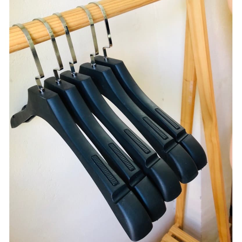 10 Chiếc Móc Áo Nhựa Đen Nhập Khẩu Vai Dài 40cm