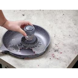 Bàn chải đa năng rửa xoong nồi, bát đĩa với bình đựng xà phòng tiện lợi. 1