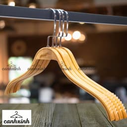 (COMBO 10 CÁI) Móc Treo Quần Áo Gỗ Vàng Trẻ Em, Móc Gỗ Tre Có Đệm Vai Chống Trượt 8