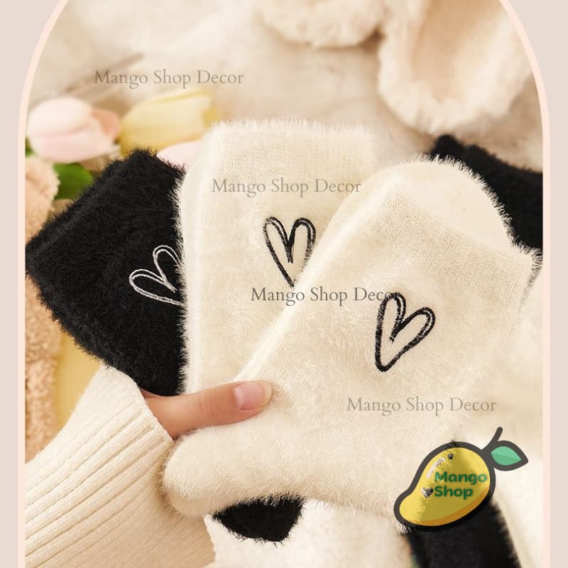 Tất Bông Lông Thỏ Hình Trái Tim Trắng Đen Dành Cho Nam Nữ Couple Dày Dặn Ấm Áp Đi Mùa Đông