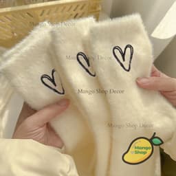Tất Bông Lông Thỏ Hình Trái Tim Trắng Đen Dành Cho Nam Nữ Couple Dày Dặn Ấm Áp Đi Mùa Đông 8