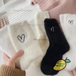 Tất Bông Lông Thỏ Hình Trái Tim Trắng Đen Dành Cho Nam Nữ Couple Dày Dặn Ấm Áp Đi Mùa Đông 2