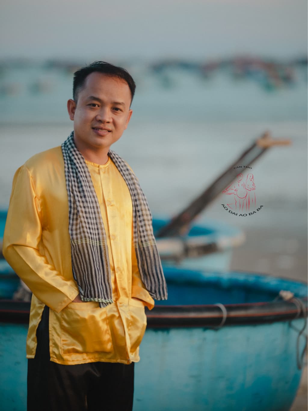 Bộ bà ba phối áo phi vàng đồng quần phi đen