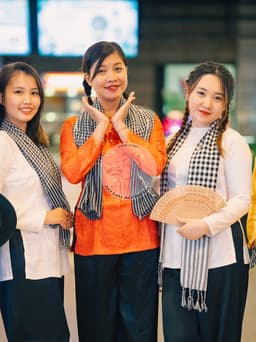 Bộ bà ba phối áo phi vàng đồng quần phi đen 4
