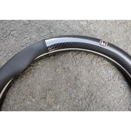Bọc vô lăng ô tô 38cm carbon, phù hợp với hầu hết xe 4,5 chỗ và 7 chỗ. tất các dòng xe con , xe tải k200. k250, h150, poter1, 2 thaco 800, 900kg  2