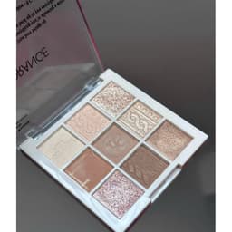 Bảng Phấn Mắt Novo 9 Ô Hình Bánh Mì Cute, Chất Phấn Mịn Lì, Ánh Nhũ Lấp Lánh Tạo Hiệu Ứng Đôi Mắt To Tròn, Thu Hút 8