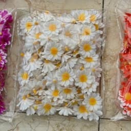 Túi 100 bông đầu hoa CÚC HỌA MI nhựa đủ màu trang trí 2