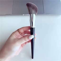 Cọ trang điểm tạo khối góc cạnh sử dụng tạo viền khuôn mặt - Hity Beauty 2