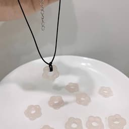 |𝑩𝑺𝑻 𝑿𝒖𝒂̂𝒏 𝒗𝒆̂̀| Vòng cổ Xanh Ngọc mix charm xà cừ và đá tự nhiên dây rút handmade | Tiệm nhà mưa 7