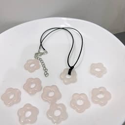 |𝑩𝑺𝑻 𝑿𝒖𝒂̂𝒏 𝒗𝒆̂̀| Vòng cổ Xanh Ngọc mix charm xà cừ và đá tự nhiên dây rút handmade | Tiệm nhà mưa 6