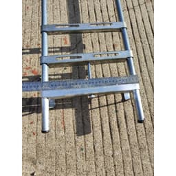 Chân đế lắp máy rửa xe . ống 21 6