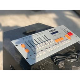 Bàn Điều Khiển Ánh Sáng DMX Disco 240 – Bản Rút Gọn  Disco 240 là bàn điều khiển DMX nhỏ gọn 7