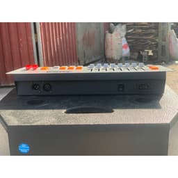 Bàn Điều Khiển Ánh Sáng DMX Disco 240 – Bản Rút Gọn  Disco 240 là bàn điều khiển DMX nhỏ gọn 8