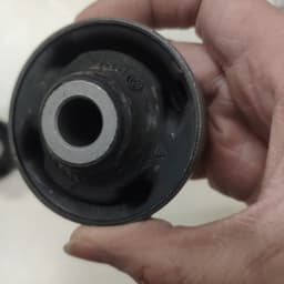 Cao su càng A to nhỏ, Gentra, Aveo hàng hàn quốc giá 1 quả 6