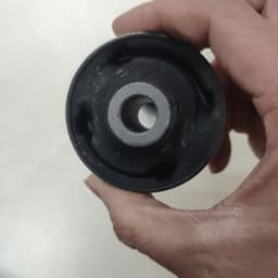 Cao su càng A to nhỏ, Gentra, Aveo hàng hàn quốc giá 1 quả 5