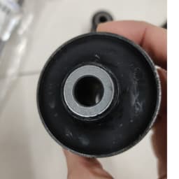 Cao su càng A to nhỏ, Gentra, Aveo hàng hàn quốc giá 1 quả 2