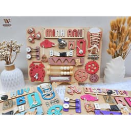 Bảng bận rộn IN TÊN RIÊNG - Busy board thương hiệu Woodness  - Đồ chơi gỗ giáo cụ Montessori - Board game 7