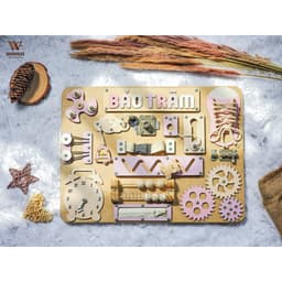 Bảng bận rộn IN TÊN RIÊNG - Busy board thương hiệu Woodness  - Đồ chơi gỗ giáo cụ Montessori - Board game 1