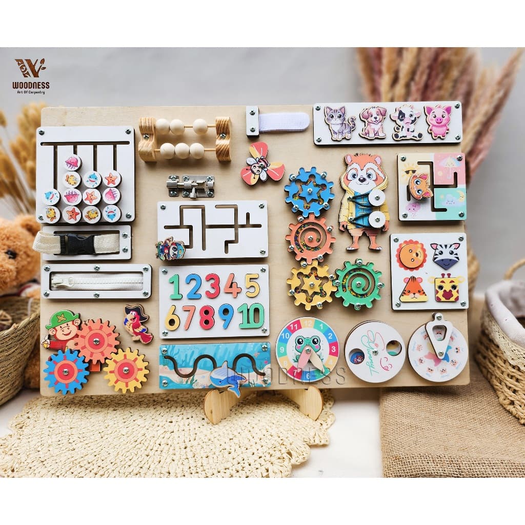 Bảng bận rộn IN TÊN RIÊNG - Busy board thương hiệu Woodness  - Đồ chơi gỗ giáo cụ Montessori - Board game