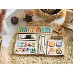 Bảng bận rộn IN TÊN RIÊNG - Busy board thương hiệu Woodness  - Đồ chơi gỗ giáo cụ Montessori - Board game 8