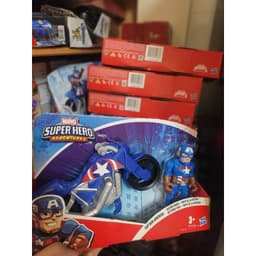 Mô hình Marvel kèm xe đua 2