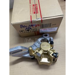 Cụm heo dầu sau Exciter 150 có sẵn bát và má phanh đĩa đi kèm (1PAF580W0100 - Cụm Phanh Dầu
) 1