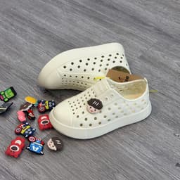 Giày nhựa LUCHI native cho bé Chống Trơn Trượt | Giày Đi Mưa, Đi Biển, Đi Học Tặng Charm Xinh 2