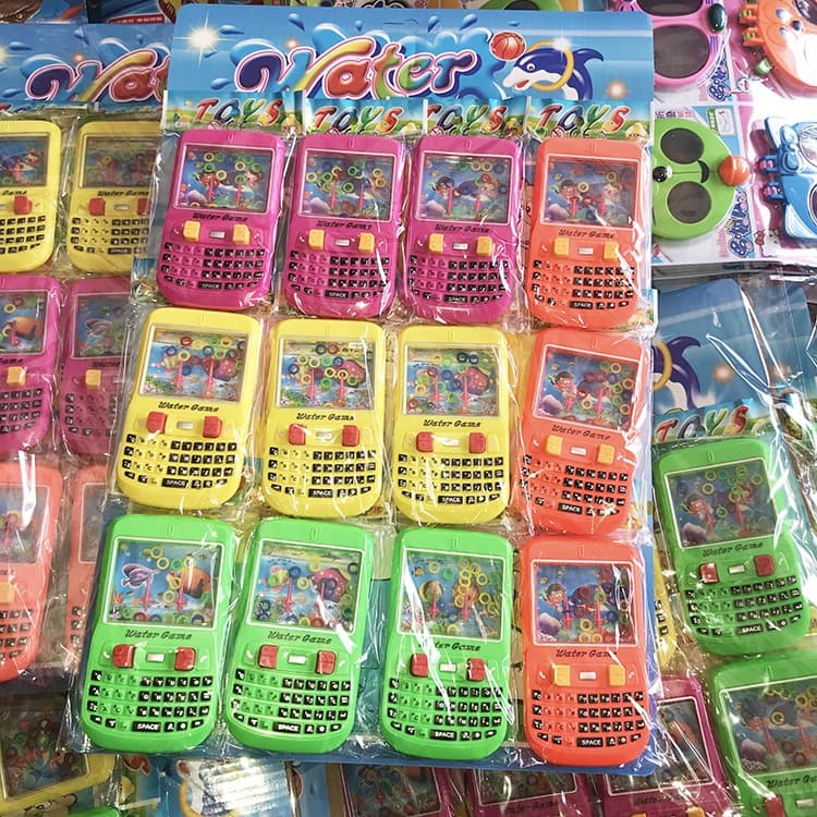 Vỉ 12 chiếc máy game bấm vòng nước Đồ chơi bắn vòng nước hình điện thoại nhiều màu sắc