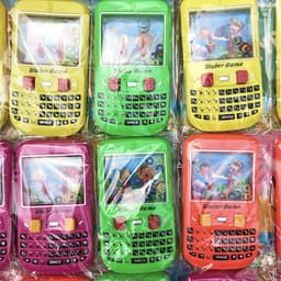 Vỉ 12 chiếc máy game bấm vòng nước Đồ chơi bắn vòng nước hình điện thoại nhiều màu sắc 2
