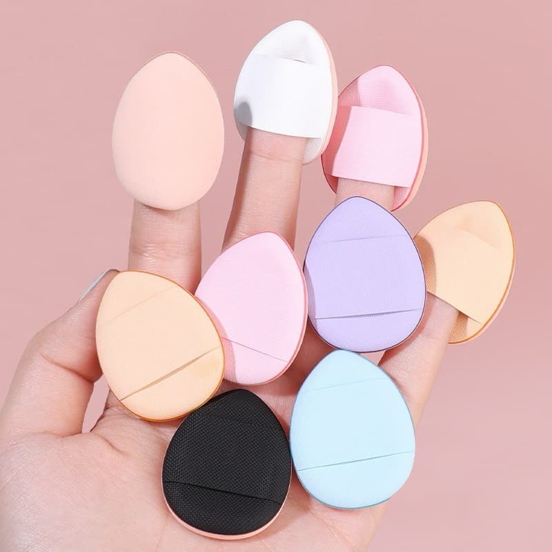 Bông phấn dạng ngón tay mini, thuận tiện cho việc che khuyết điểm trên khuôn mặt, có thể dùng ướt hoặc khô