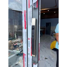 Khóa điện tử cửa nhôm xingfa Laffer XD02 vân tay và nhận diện khuôn mặt  TTLOCK chống nước ngoài trời 4