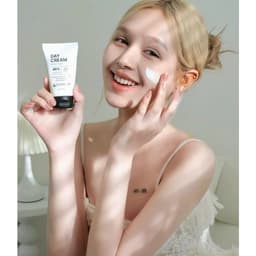 Kem dưỡng nâng tone KyungLab Day Cream nâng tone tự nhiên, dưỡng trắng da 50ml | Skin Lab 3