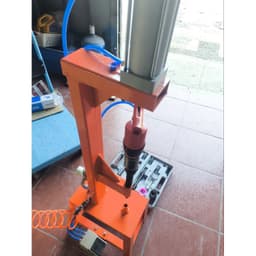 Máy Tán Đinh Má Phanh Xe Tải Sử Dụng Khí Nén 2