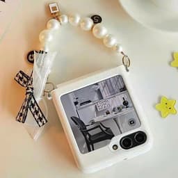 [CÓ SẴN] 2 dây - Ốp Z Flip 8 - Flip7 - Flip6 - Flip 5 trắng phủ da kèm dây ngọc tiểu thư và thanh bảo vệ bản lề 3