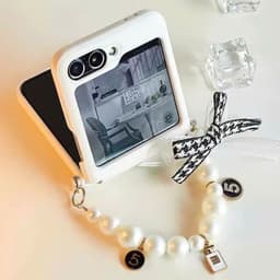 [CÓ SẴN] 2 dây - Ốp Z Flip 8 - Flip7 - Flip6 - Flip 5 trắng phủ da kèm dây ngọc tiểu thư và thanh bảo vệ bản lề 7