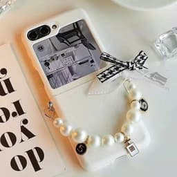 [CÓ SẴN] 2 dây - Ốp Z Flip 8 - Flip7 - Flip6 - Flip 5 trắng phủ da kèm dây ngọc tiểu thư và thanh bảo vệ bản lề 2