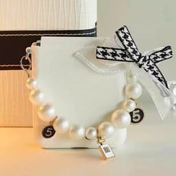 [CÓ SẴN] 2 dây - Ốp Z Flip 8 - Flip7 - Flip6 - Flip 5 trắng phủ da kèm dây ngọc tiểu thư và thanh bảo vệ bản lề 6