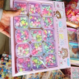 khay 30 hộp xâu vòng siêu đẹp cho bé gái 1