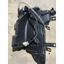 Bình nước rửa kính liền mô tơ isuzu QKR Hàng Chính Hãng 2